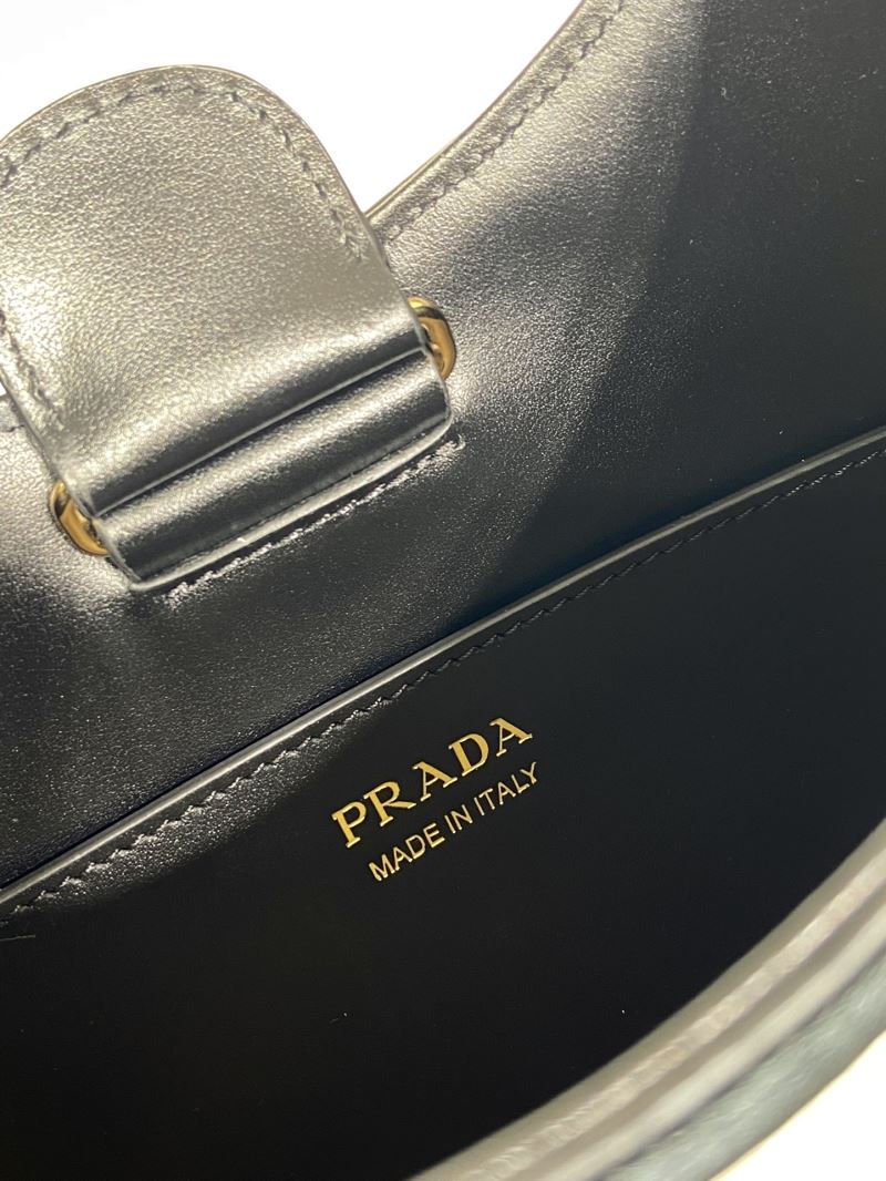 Pra*a cleo bags